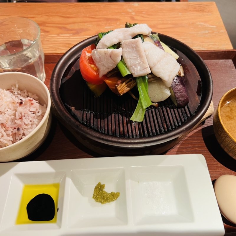 紅茶薫る10種の野菜のあったか「タジン鍋」(農家の台所)