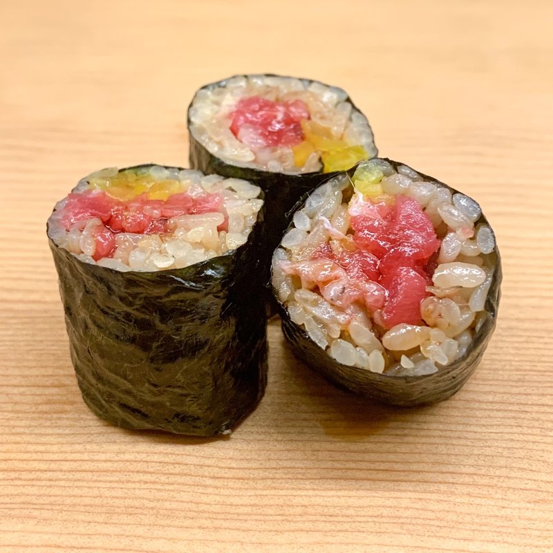 トロタク巻き(ヒカリモノ 鮨とツマミ)