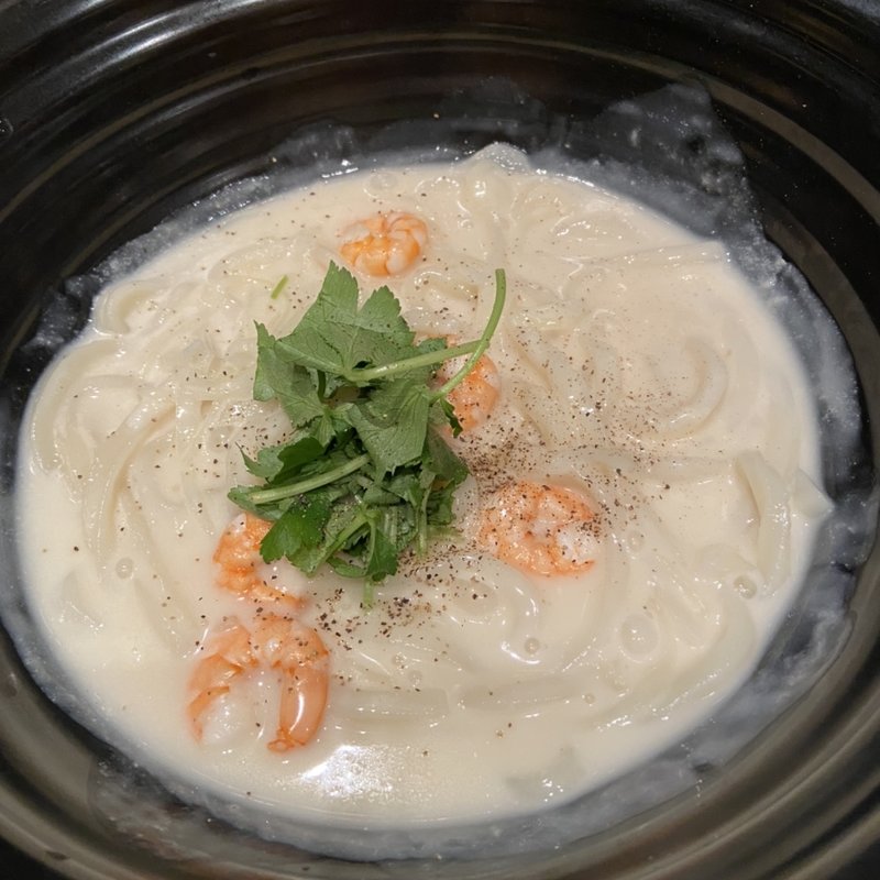 海老クリームのおうどん(おいしいおうどん つるとんたん BIS TOKYO)