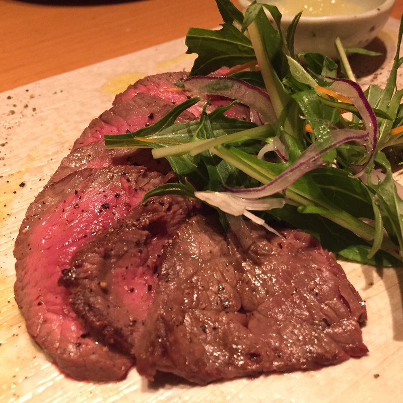 炭火で炙った和牛モモ肉のタタキ(炭焼き 大 たまプラーザ本店)