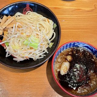 "黒"味噌つけ麺とメンマ(三田製麺所 阪神野田店)