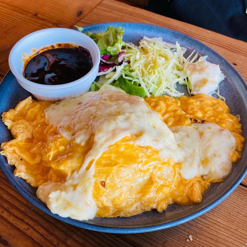 とろけるラクレットチーズソースのオムライス(good spoonみなとみらい店)