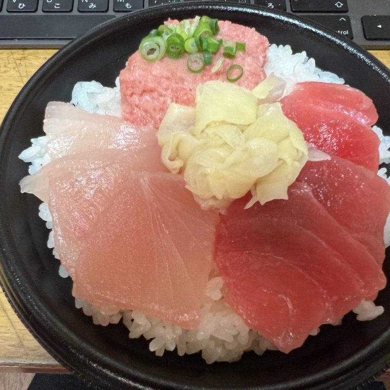 まぐろ3種丼(やまけい )