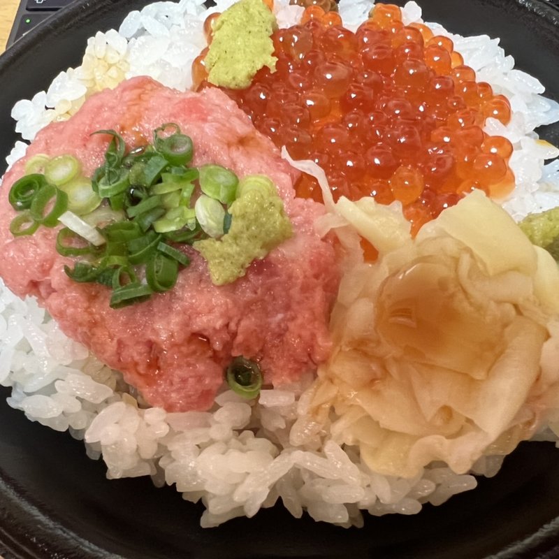 いくらネギトロ丼(やまけい )