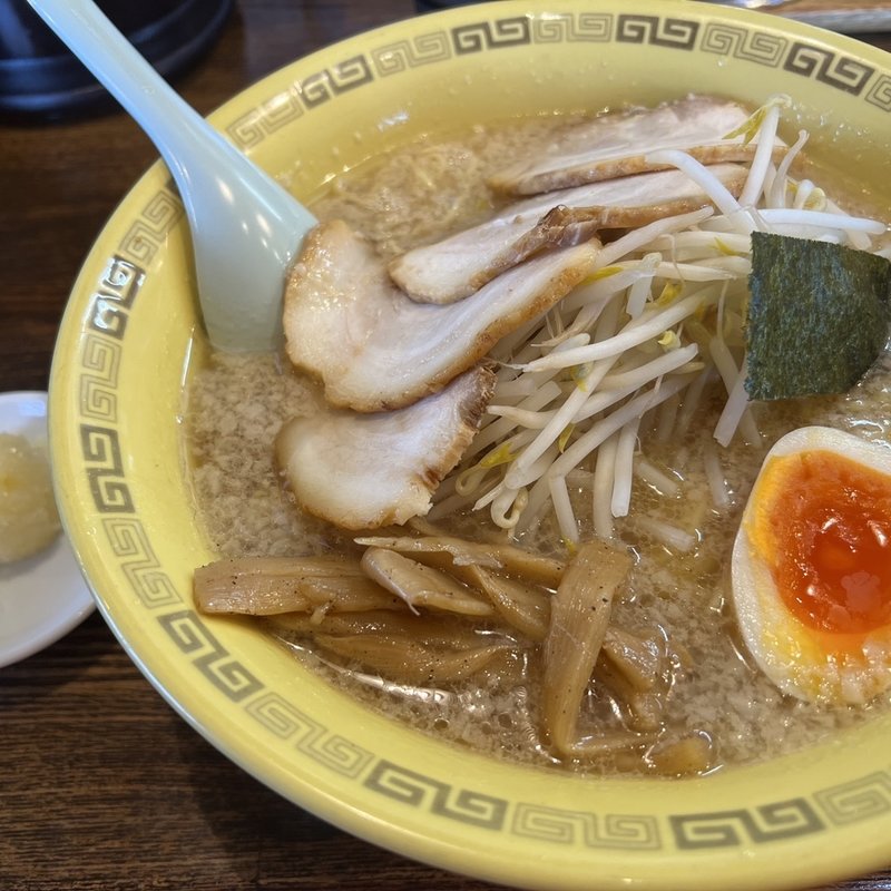 チャーシュー麺大盛り、ニンニクトッピング(江川亭 小金井本店 （えがわてい）)
