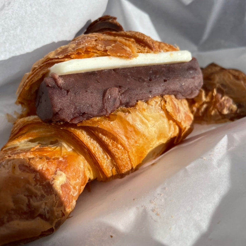 塩クロワッサン カルピス発酵バターと十勝産粒あん(Mallorca/マヨルカ 二子玉川)