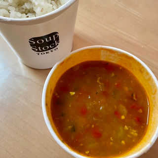 とうもろこしとパプリカのチリビーンズスープ(Soup Stock Tokyo Echika池袋店)