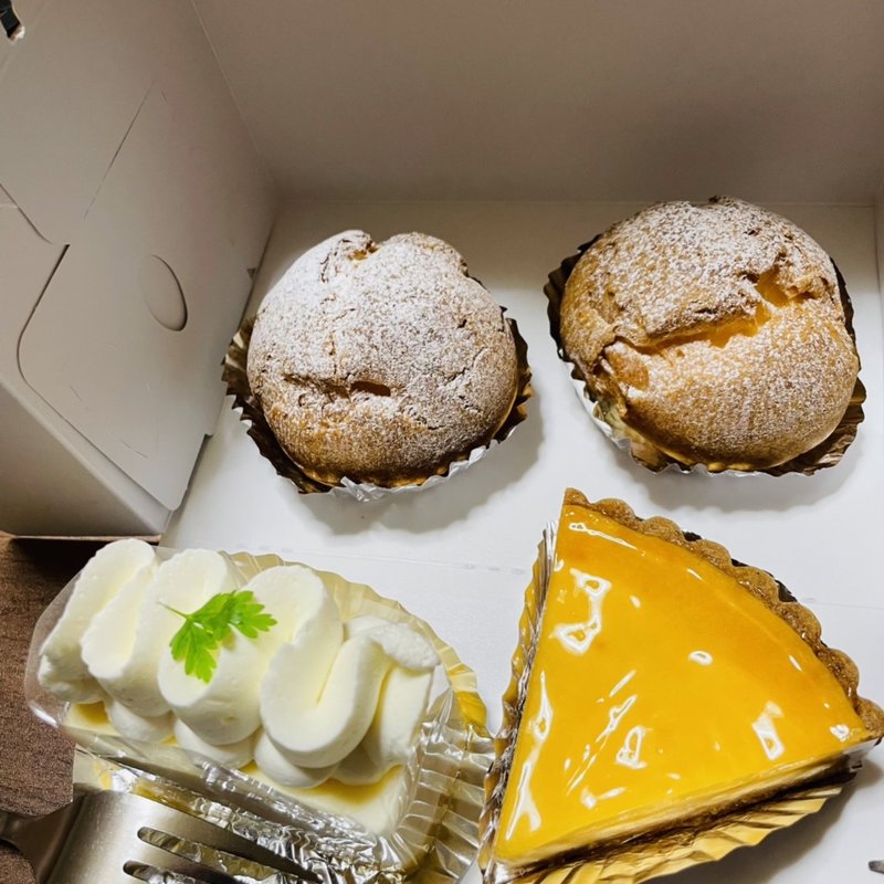 レアチーズケーキ・ベイクドチーズケーキ・シュークリーム(渡六菓子店 （wataroku）)