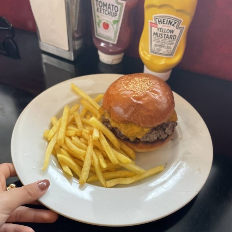 ダブルチーズバーガー(デモデダイナー 福生店)