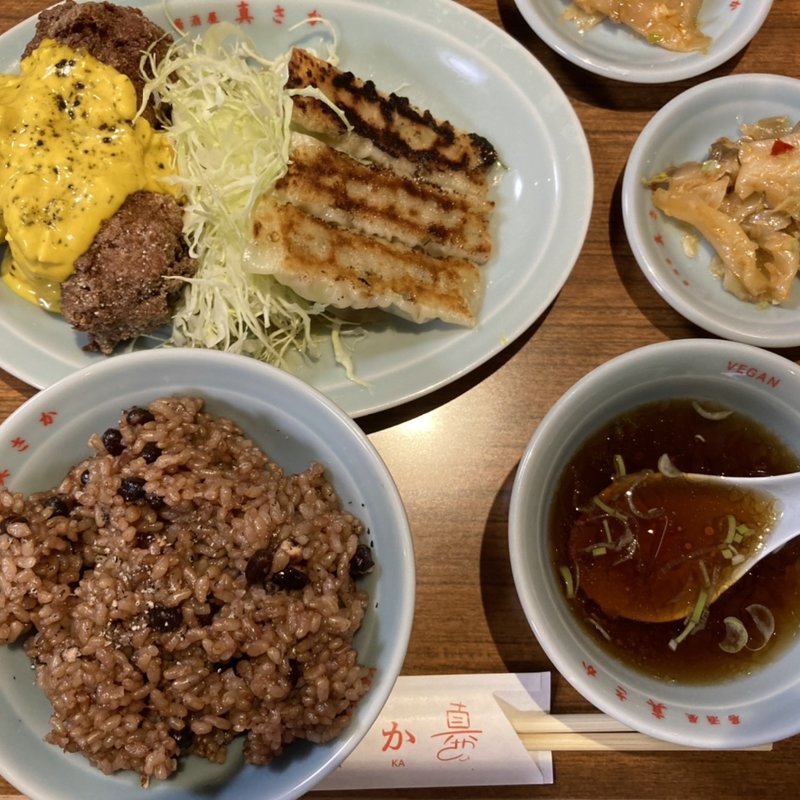 餃子唐揚げ定食(居酒屋真さか)