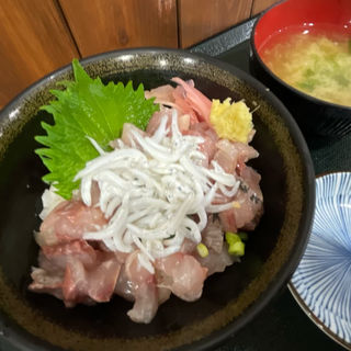 鮮度一番 あじタタキ丼(ふじやす食堂)