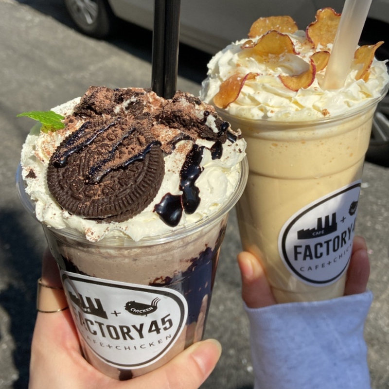 悪魔のオレオシェイク(cafe&bar FACTORY45 )
