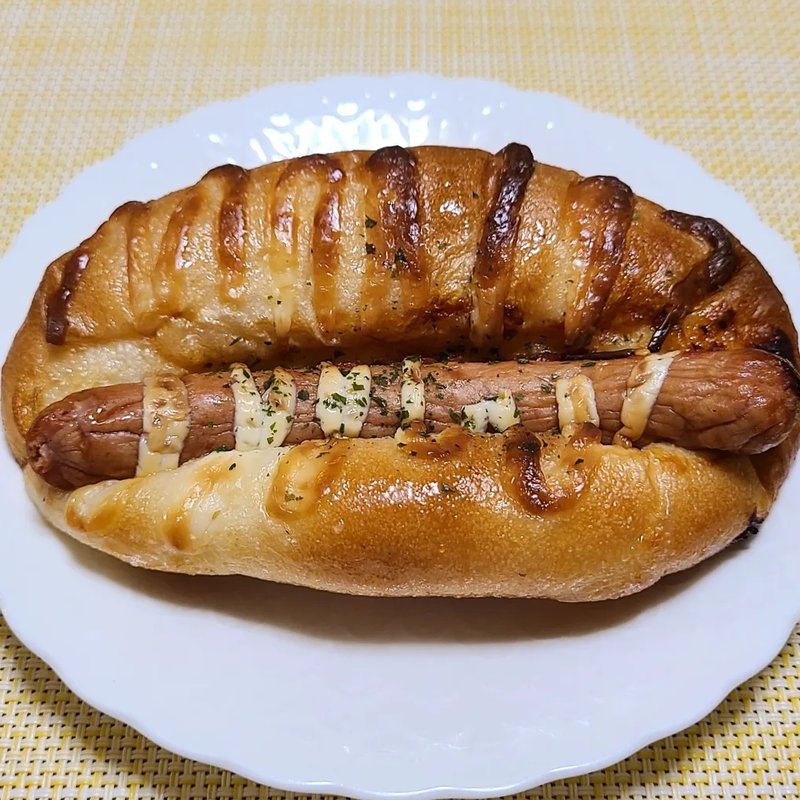 ソーセージパン(オイシイパンヤ)