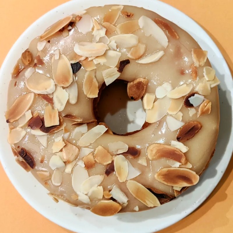 Almond Caramel(DUMBO Doughnuts and Coffee)