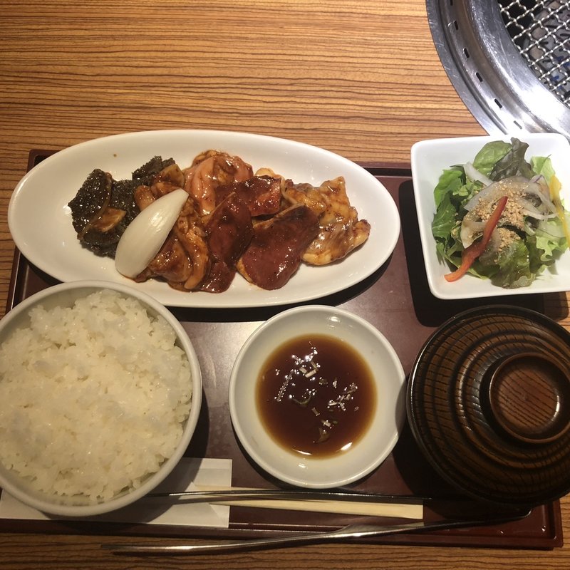 ホルモン定食(焼肉 しんうち 神楽坂)