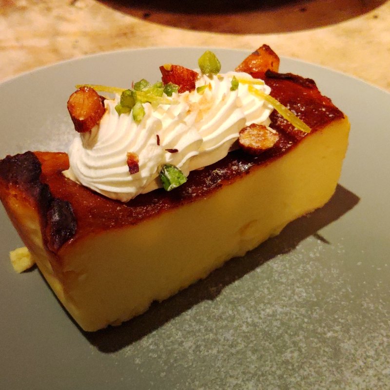 バスク風チーズケーキ(シエロイリオ （Riverside Cafe Cielo y Rio）)