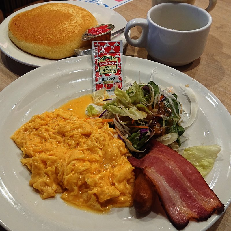 パンケーキ＆スクランブルエッグセット（モーニング）(ガスト 武蔵小杉駅前店)