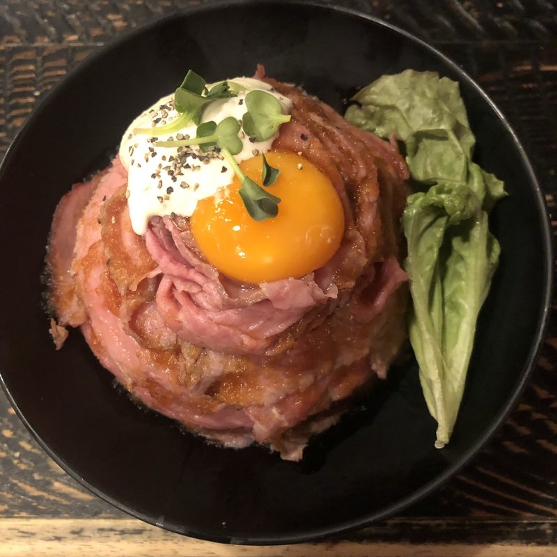 ローストビーフ丼(並) （1番人気）(レッドロック 高田馬場店)