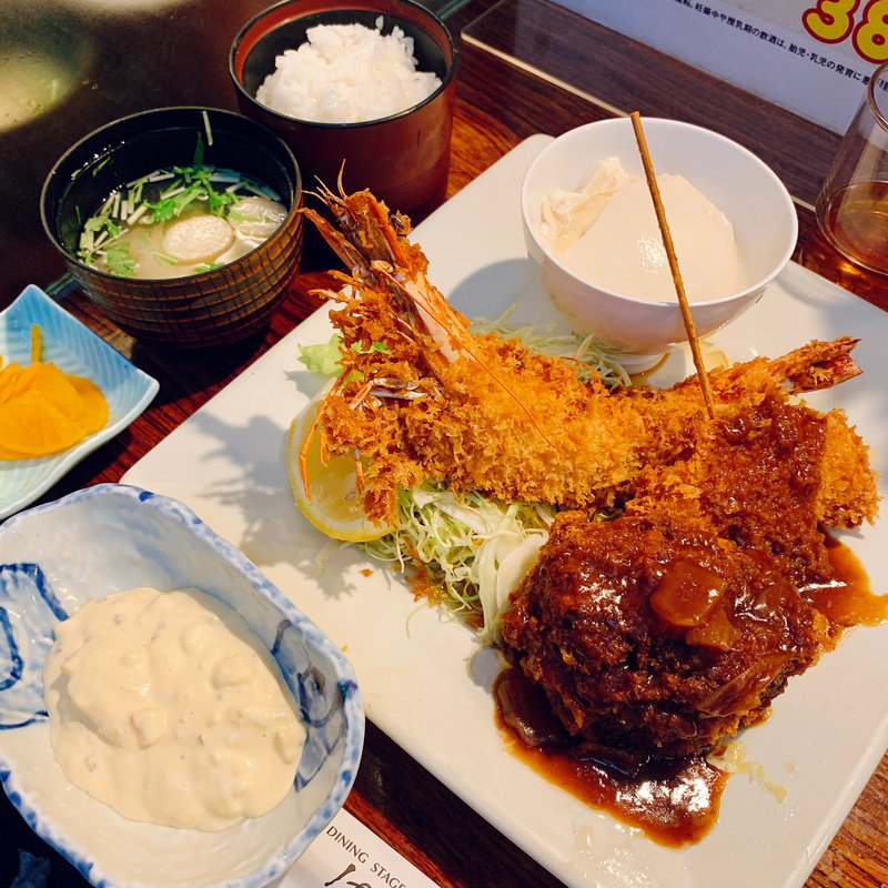 大海老フライとコロッケ定食(ダイニングステージ佐海屋)