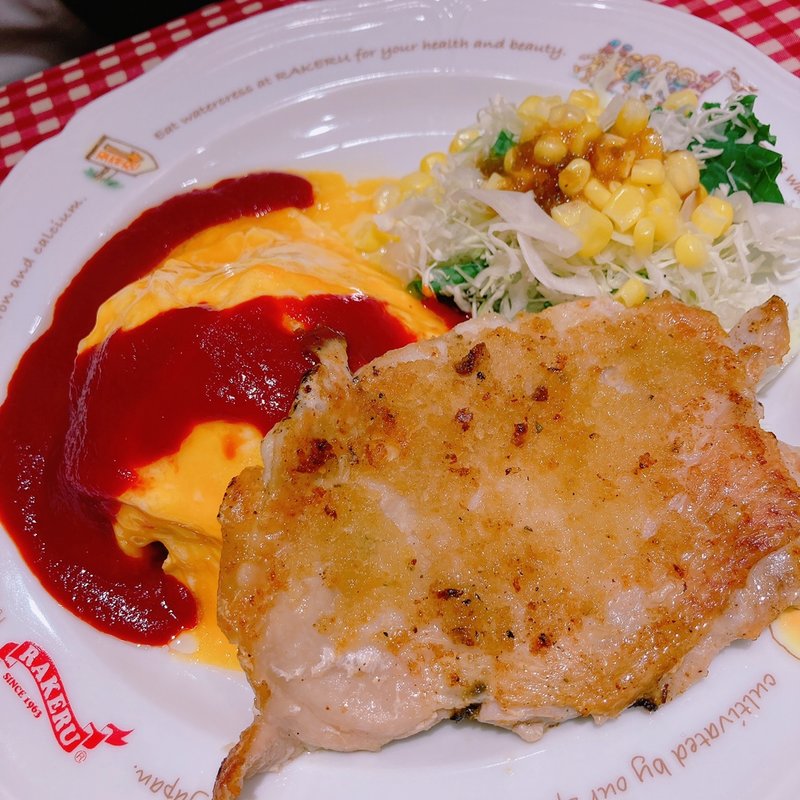 とろーり卵のチキンオムライスと桜姫鶏の香草パン粉焼き(ラケル グランデュオ立川店 （RAKERU）)