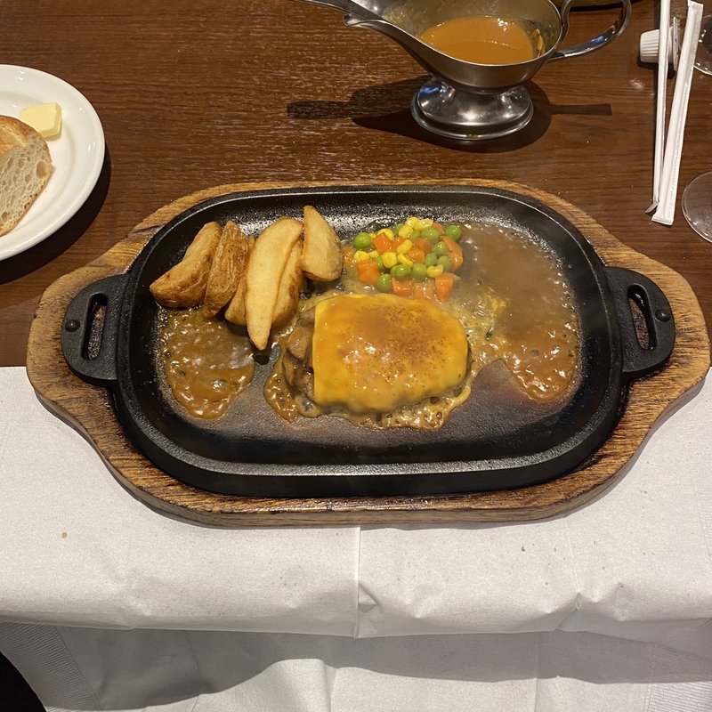 ハンバーグ120g チーズトッピング(アルカサール 神保町店 （Alcazar）)