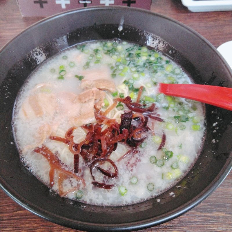 白とんこつらーめん(麺家 とん平 )