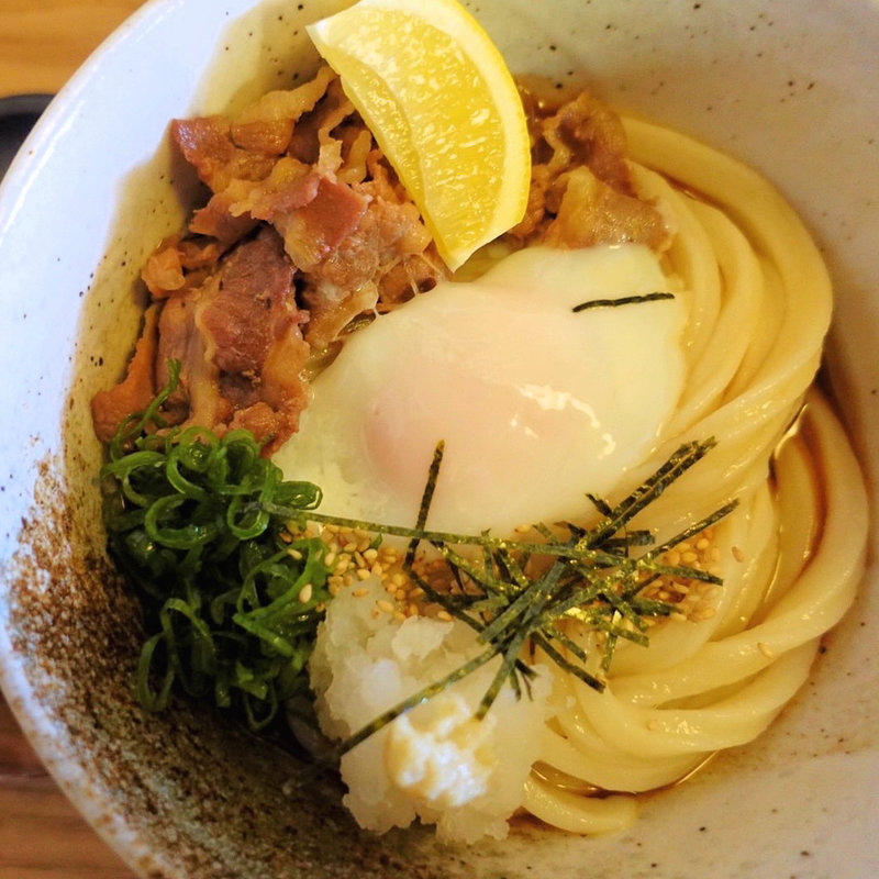 肉卵ぶっかけ（冷）(創作うどん 和遊)