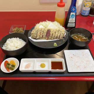 超低温揚げ松阪牛カツレツ定食(ラウンド)(Avanti 中川店)