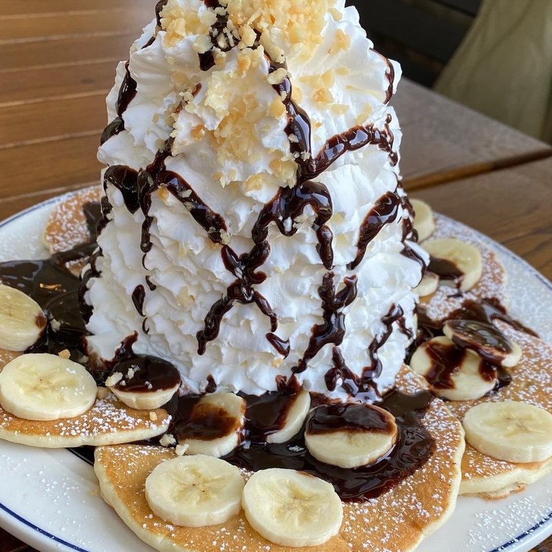 バナナホイップパンケーキ＋チョコソース追加(Eggs 'n Things)