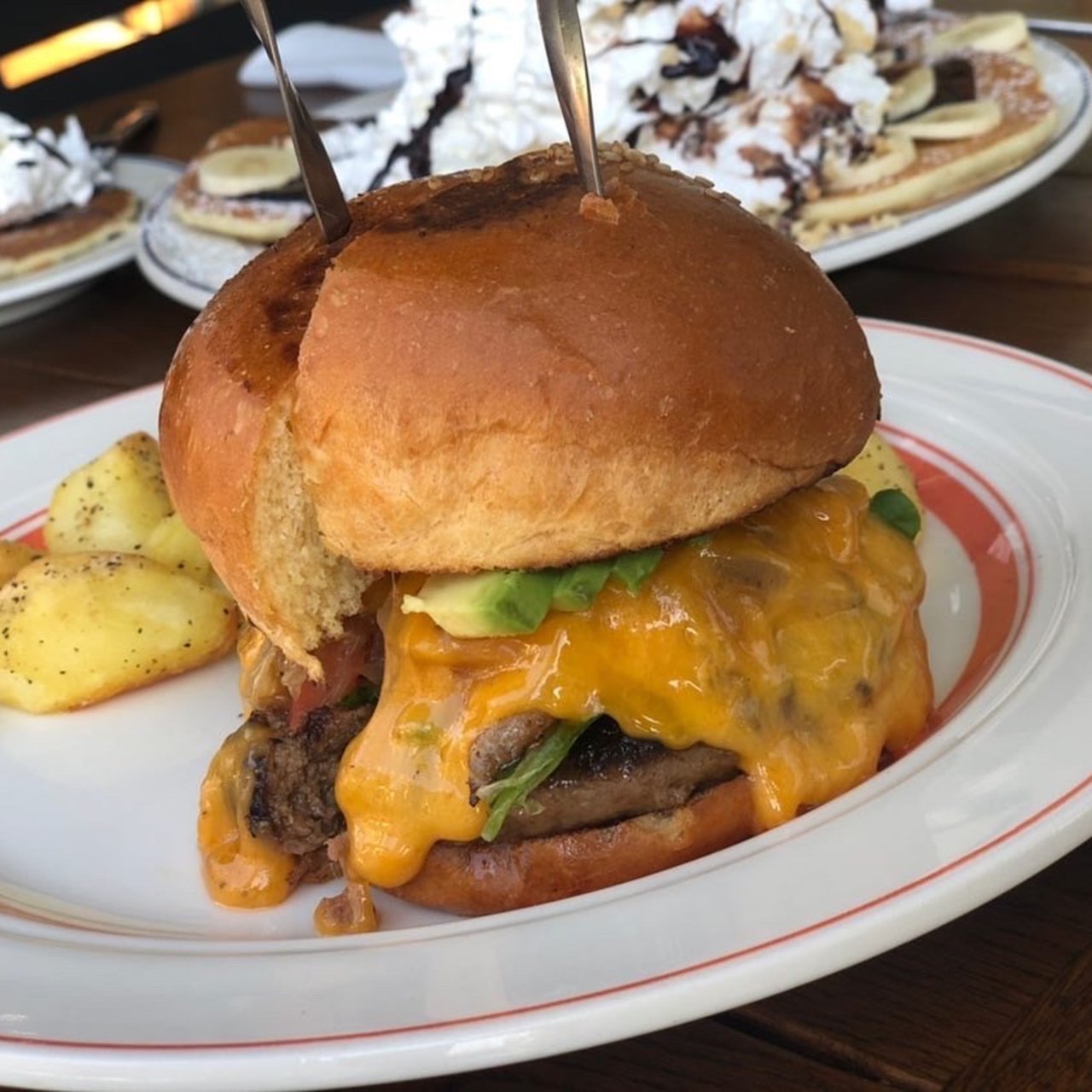 アボカドチーズバーガー(Eggs'n Things)の口コミ一覧 | No.1のメニュー