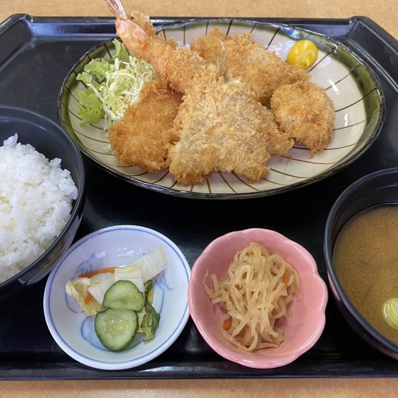 ミックスフライ定食(さくら )