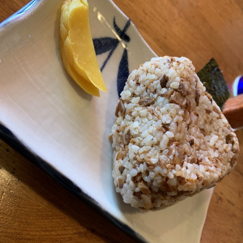 チャーシュウおむすび(支那そばの店 餐休 泉田本店 （しなそばのみせ さんきゅう）)