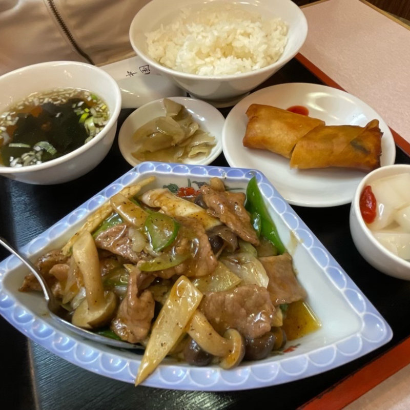 牛肉とイカの黒胡椒炒め(東園)