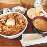 豚キムチ丼(炉端焼 あきやま)