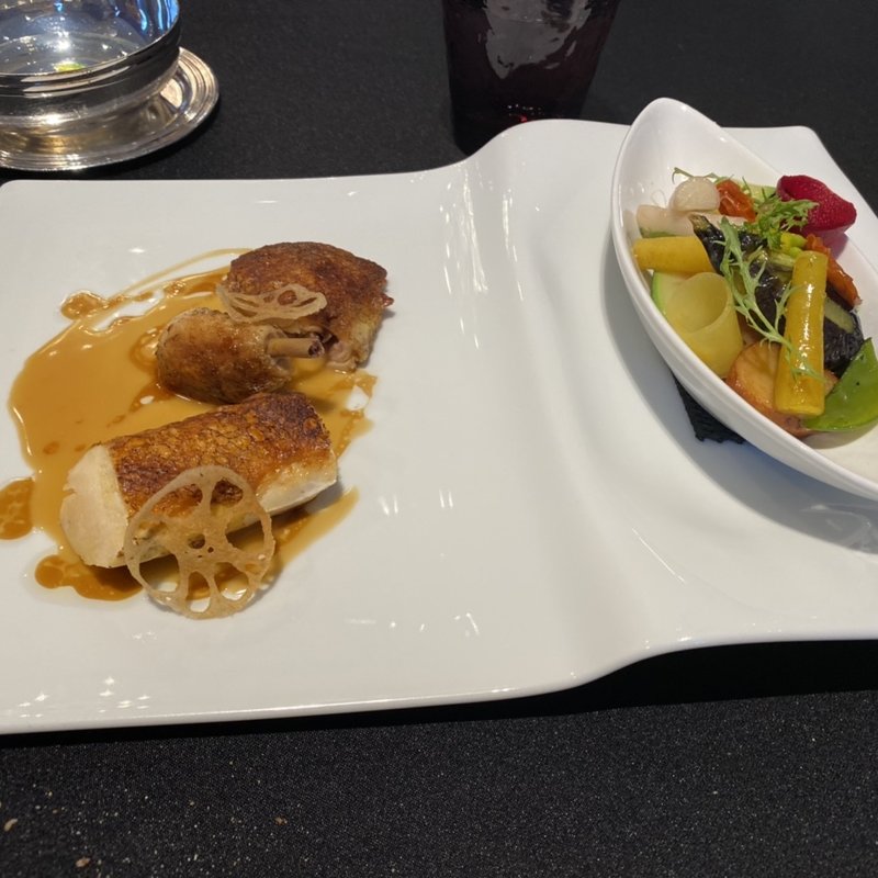 鶏胸肉のソテー　キャラメールソース掛け(ラ ターブル ドゥ ジョエル・ロブション)