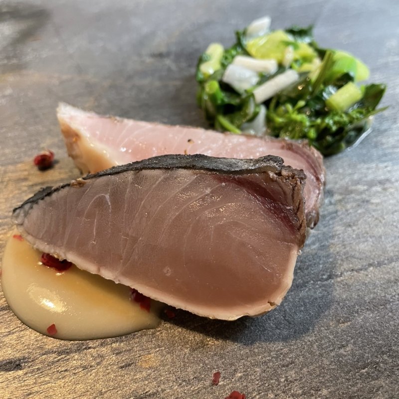 レアに焼き上げた鰆 西京味噌ソース(レストラン・ピウ)