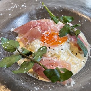 半熟卵と生ハムの冷製カルボナーラ フェデリーニ(レストラン・ピウ)