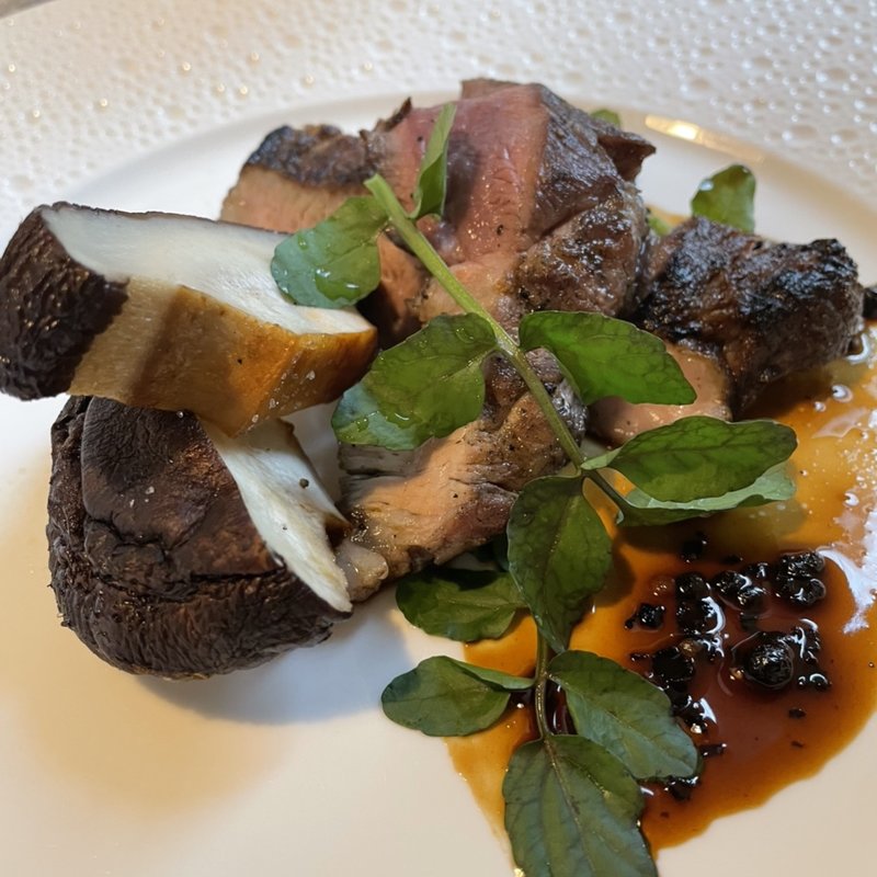 岩手マンガリッツァ豚肩ロースの炭火焼き(レストラン・ピウ)