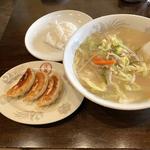 タンメンと餃子　ハーフ&ハーフ(十八番亭)