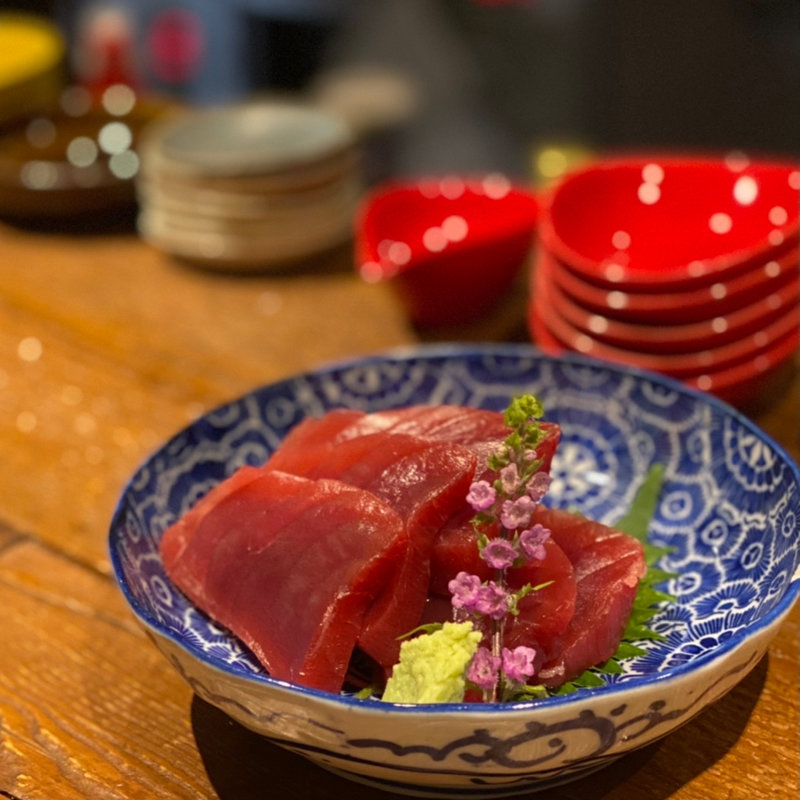 本鮪刺し(立ち飲み小料理 衣)