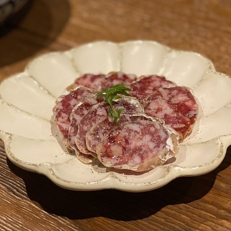 白カビのサラミ(立ち飲み小料理 衣)