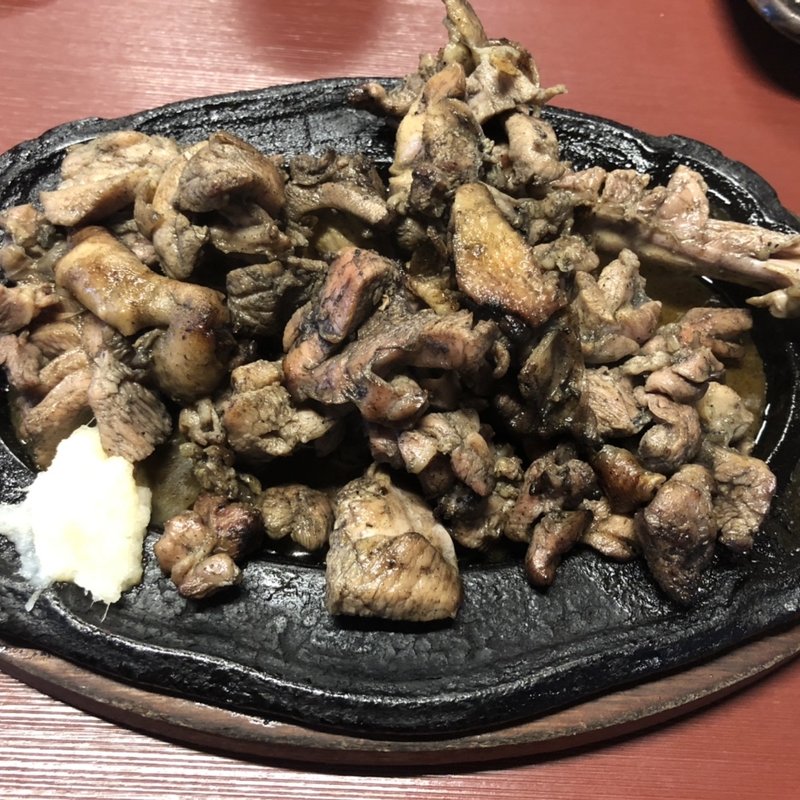 地鶏の骨付き炭火焼き(むつ屋 )