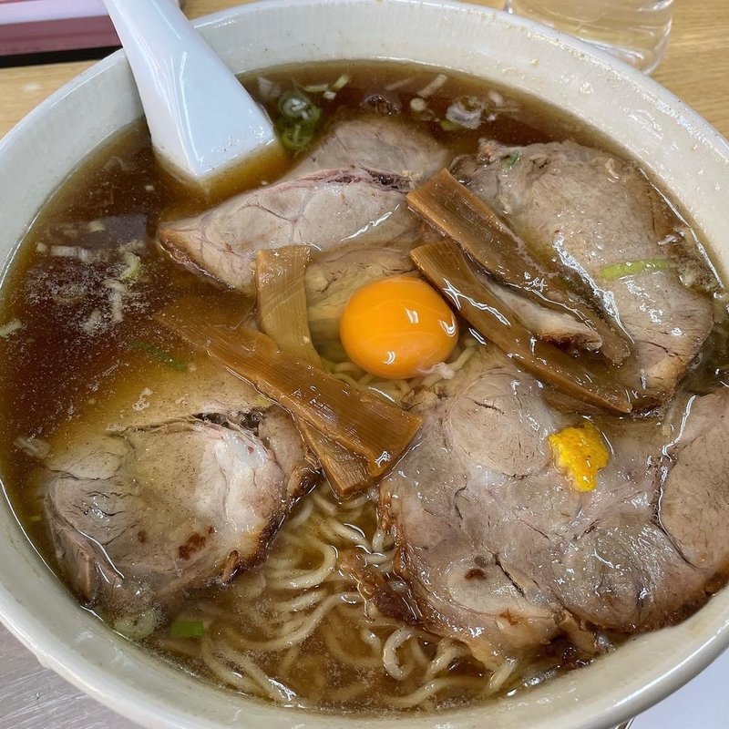 チャーシュー麺、生卵(大勝軒 東岩槻店)