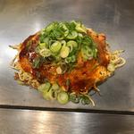 肉玉そば　トッピング　ネギ　イカ天(お好み焼き・鉄板焼　眞)