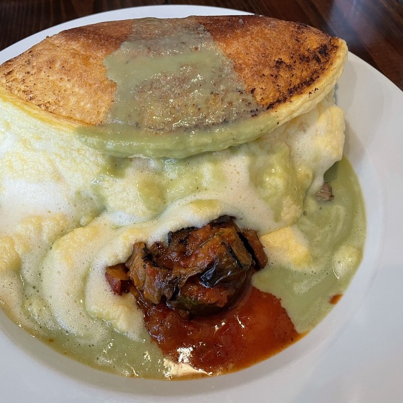 モン・サン・ミシェル　オムライス(The monkey chews kitchen (ザ・モンキーチュウズキッチン))