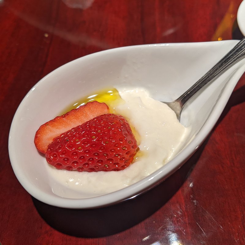 フレッシュチーズと苺(湯島エスターテ)