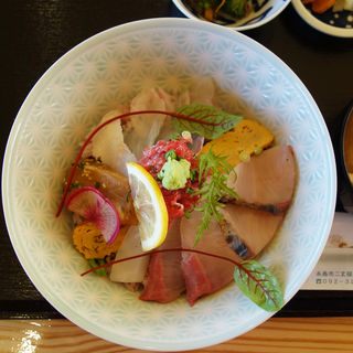 海鮮丼定食(旬菜旬魚 ふくふく)