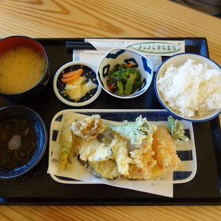 天ぷら定食(旬菜旬魚 ふくふく)
