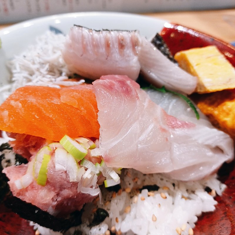 日替わり目利き丼(魚河岸海鮮丼専門店 福貫（ふくぬき）)