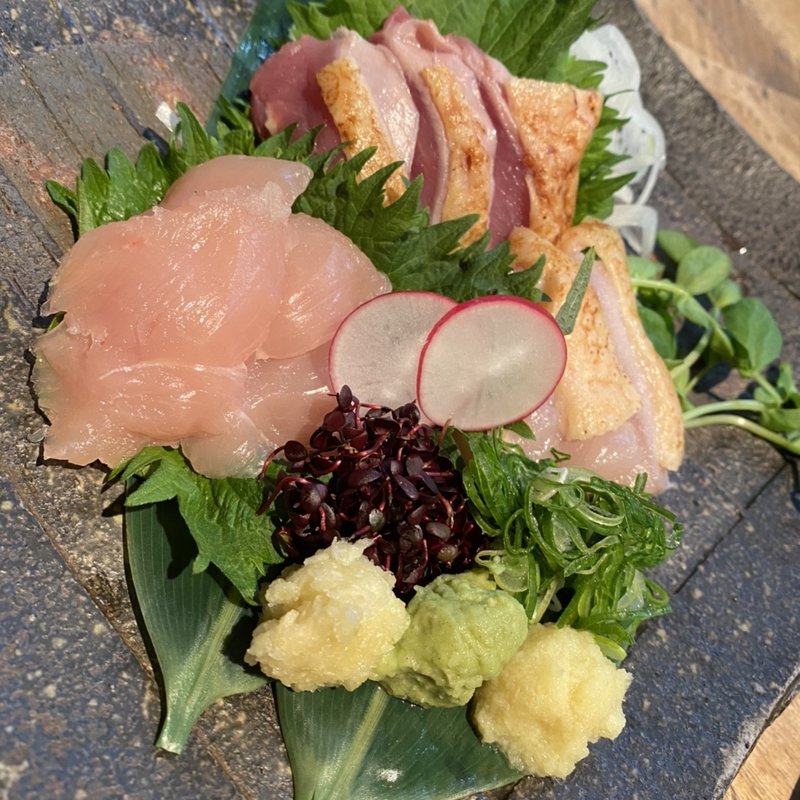 地鶏のお造り三種盛り合わせ(炭火焼鳥 権兵衛 南森町店 )